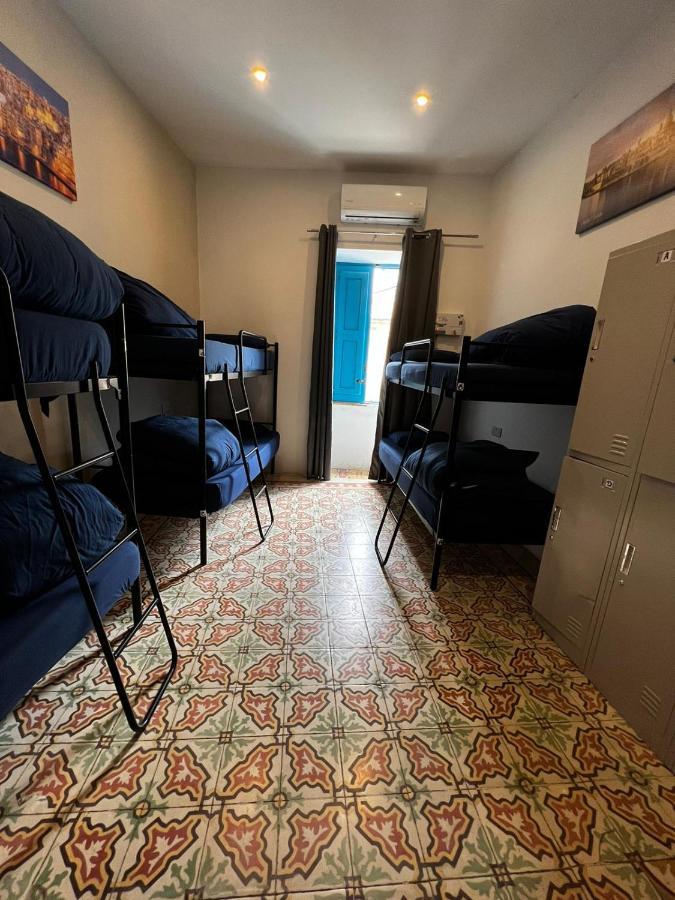 Bookarest Hostel Malta Saint Julian's Екстериор снимка