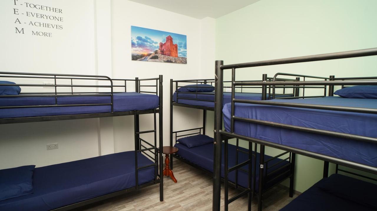 Bookarest Hostel Malta Saint Julian's Екстериор снимка