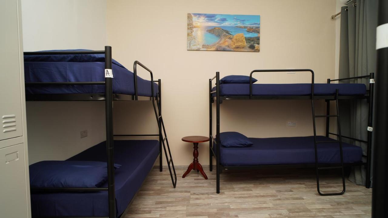 Bookarest Hostel Malta Saint Julian's Екстериор снимка